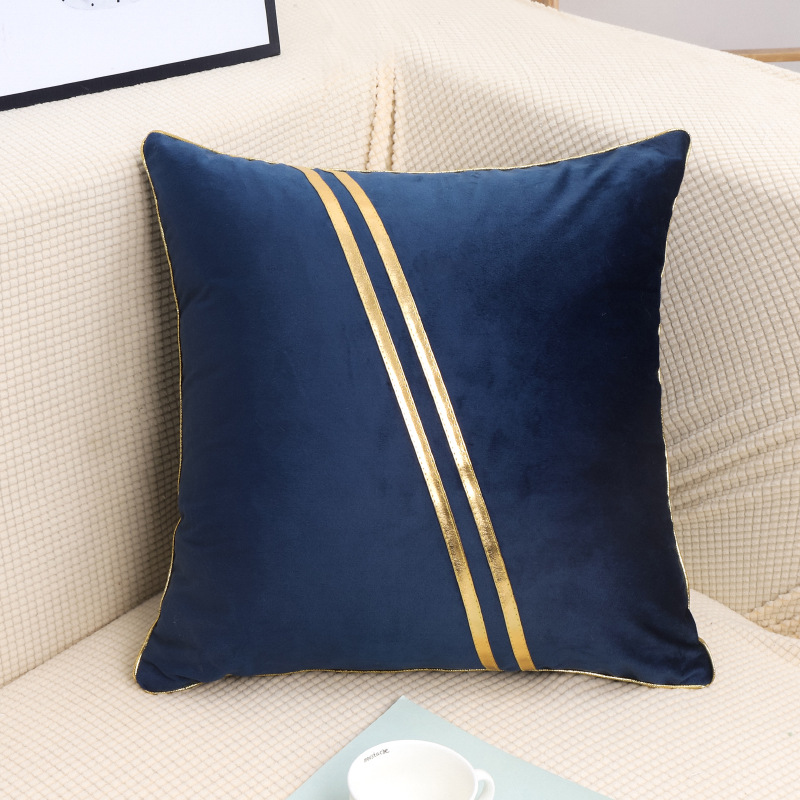 Pillow Insert 18X18 - غطاء وسادة مخملي فاخر بلون موحد